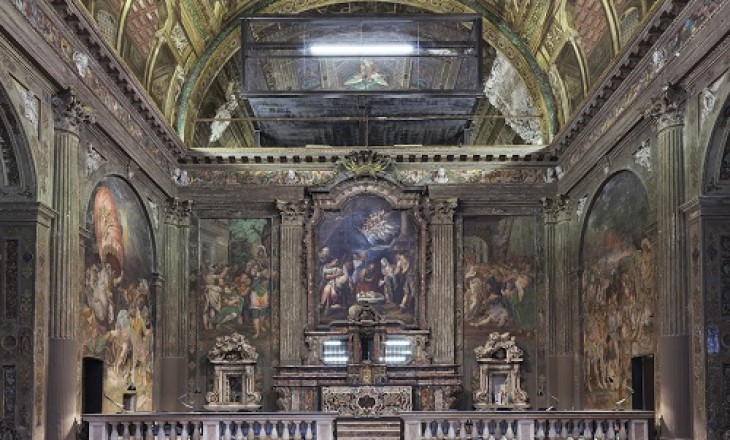 Um escritório de arquitetura em uma igreja de Milão